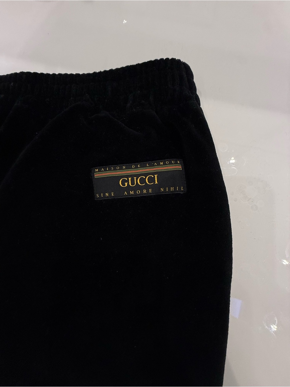 Gucci Black Joggers with Red Side Stripe and Logo Patch, size 10 Y - Picture 3 of 5